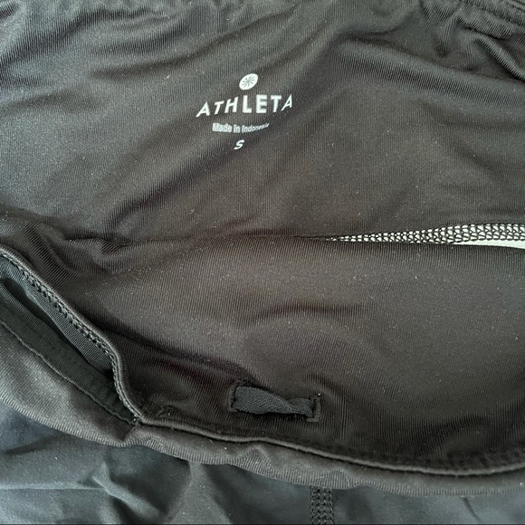 Athleta High Rise Acceleration Short size small - Picture 4 of 5